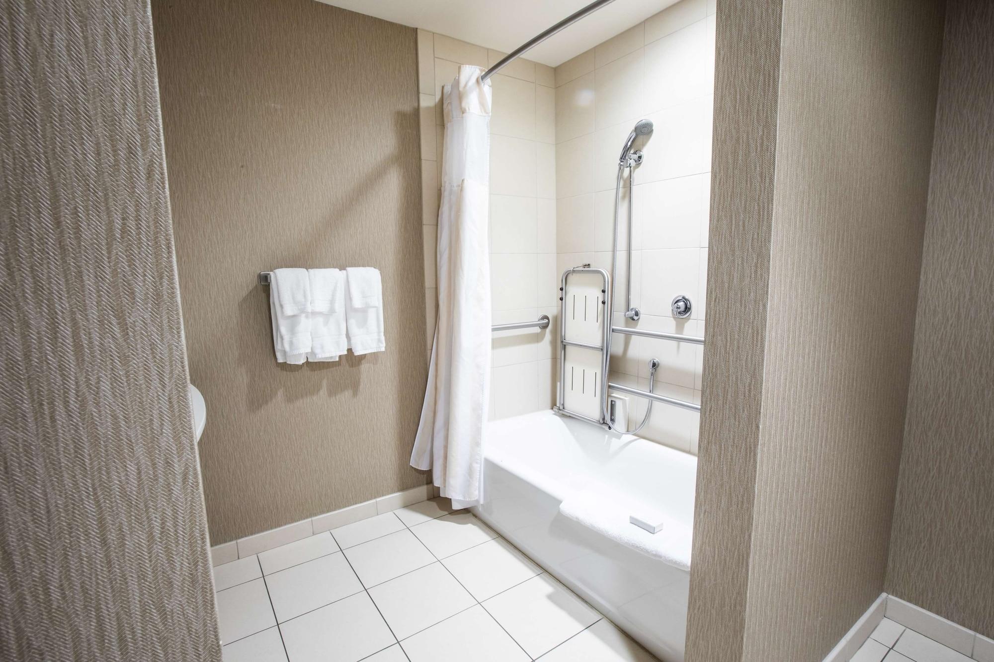 Hilton Garden Inn Clifton Park Bagian luar foto